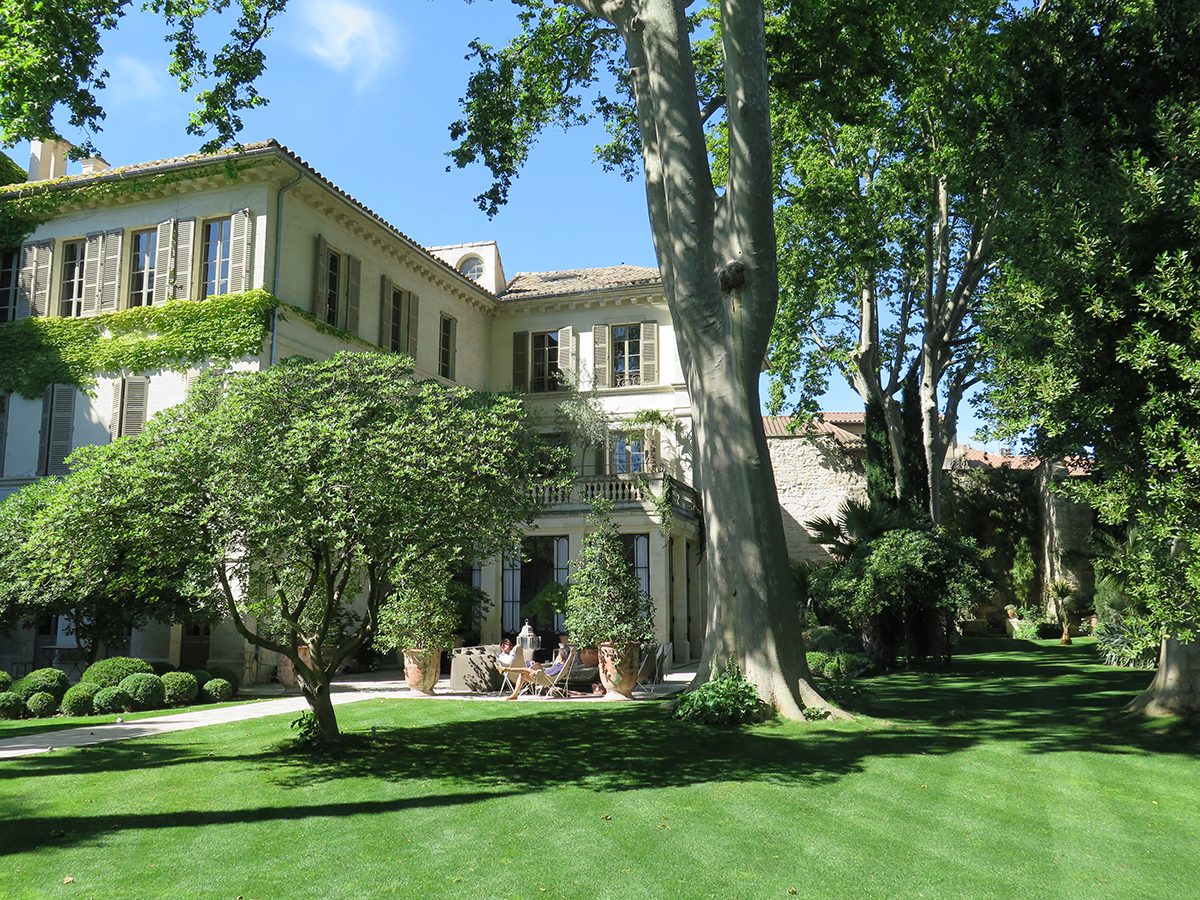 Des lieux de rêve à louer pour un mariage dans le Vaucluse Un hôtel particulier à Avignon